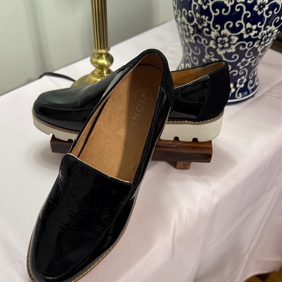 Vionic Shoes - Vionic Black Patent Loafers with white Chunky Sole KENSLEY size 7